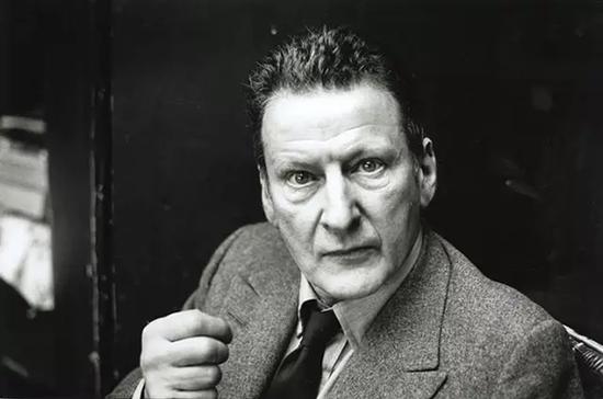 R Lucian Freud1922~2011F(xin)ɮҮ(dng)Į(dng)